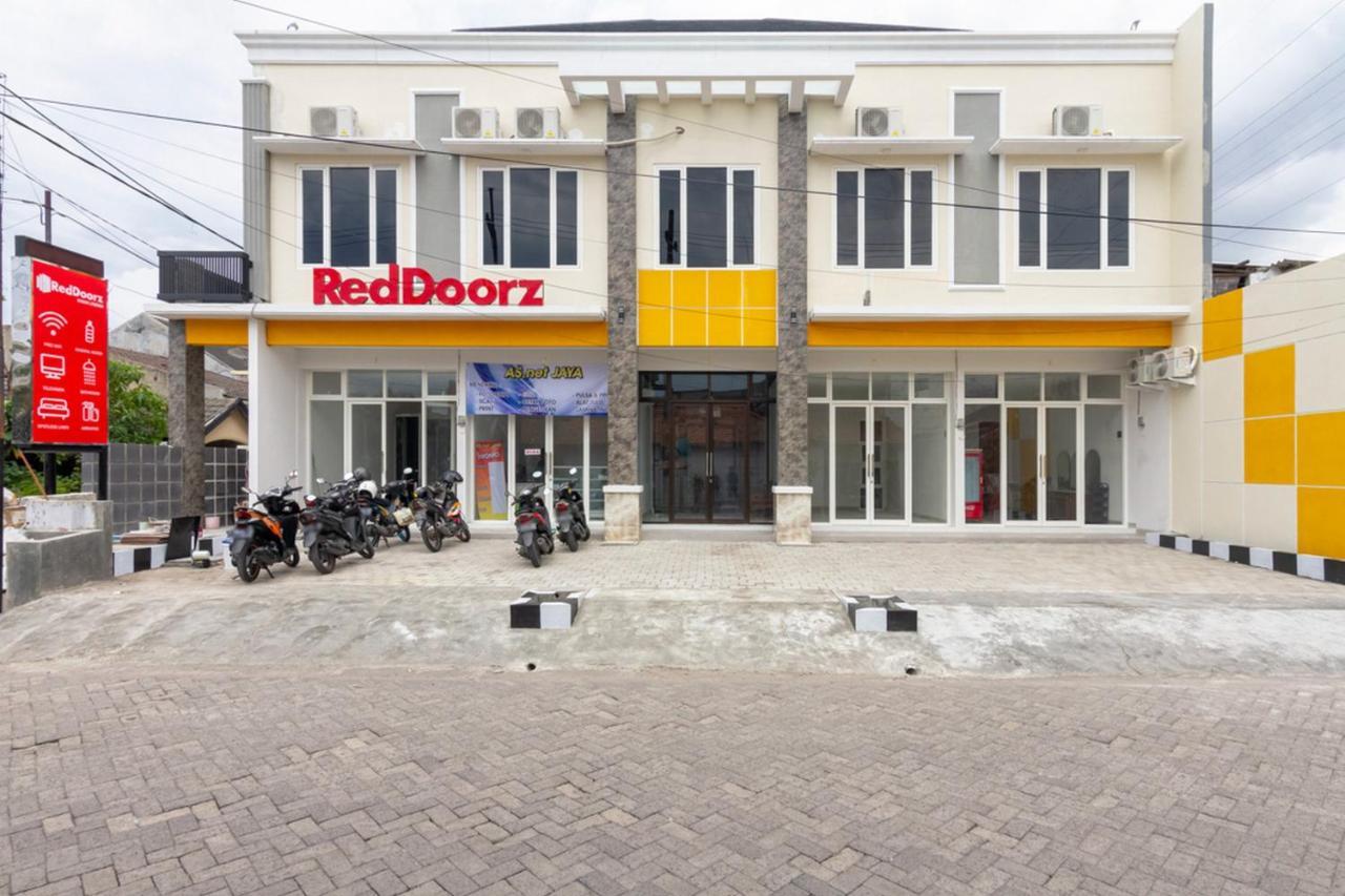 Reddoorz Syariah @ Kebraon Hotel Surabaya Buitenkant foto
