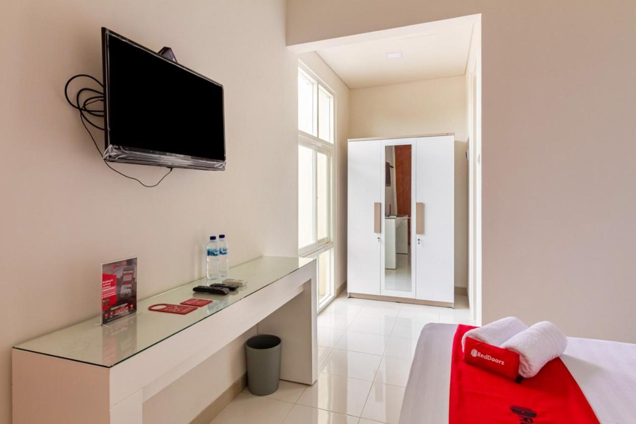 Reddoorz Syariah @ Kebraon Hotel Surabaya Buitenkant foto