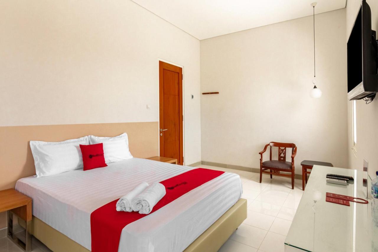 Reddoorz Syariah @ Kebraon Hotel Surabaya Buitenkant foto