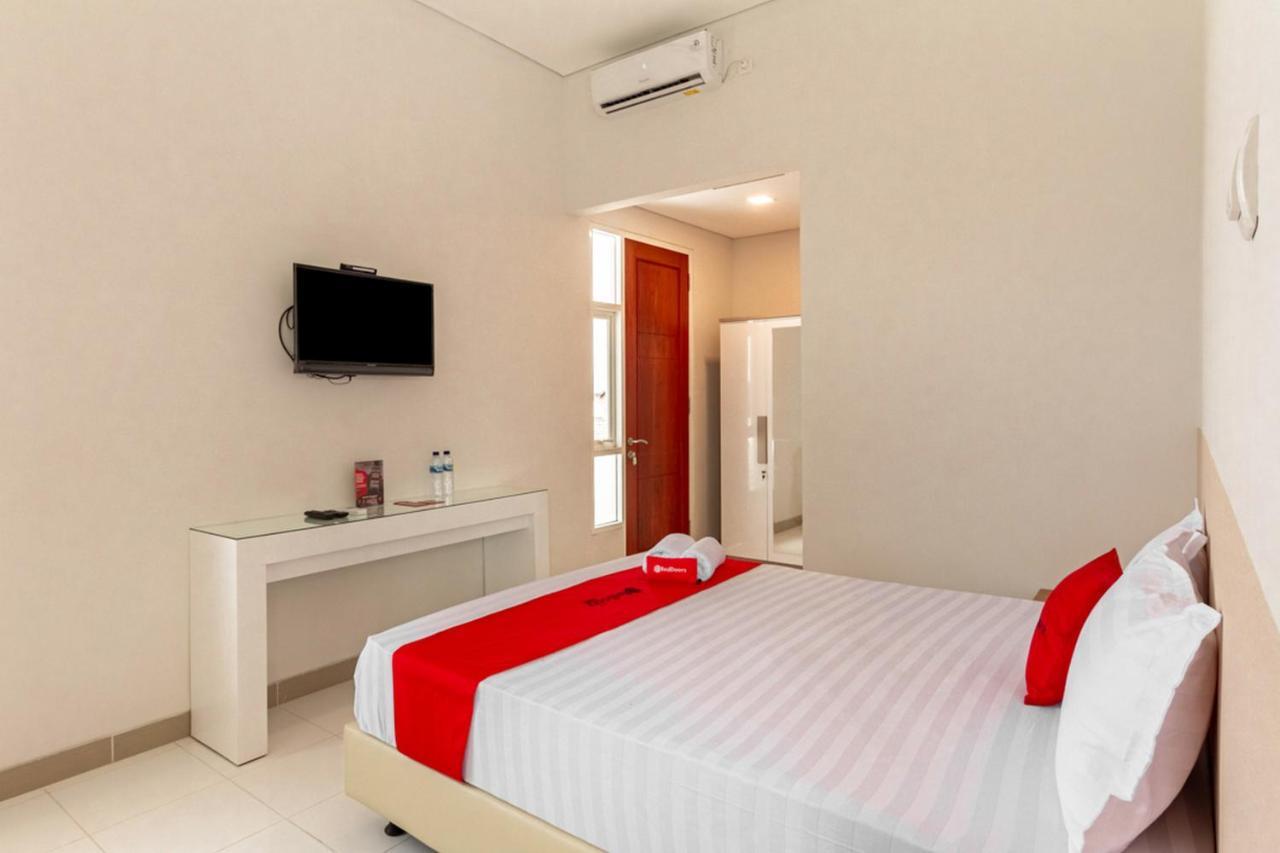 Reddoorz Syariah @ Kebraon Hotel Surabaya Buitenkant foto