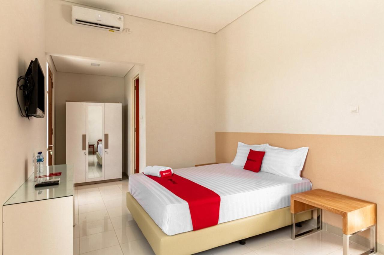 Reddoorz Syariah @ Kebraon Hotel Surabaya Buitenkant foto